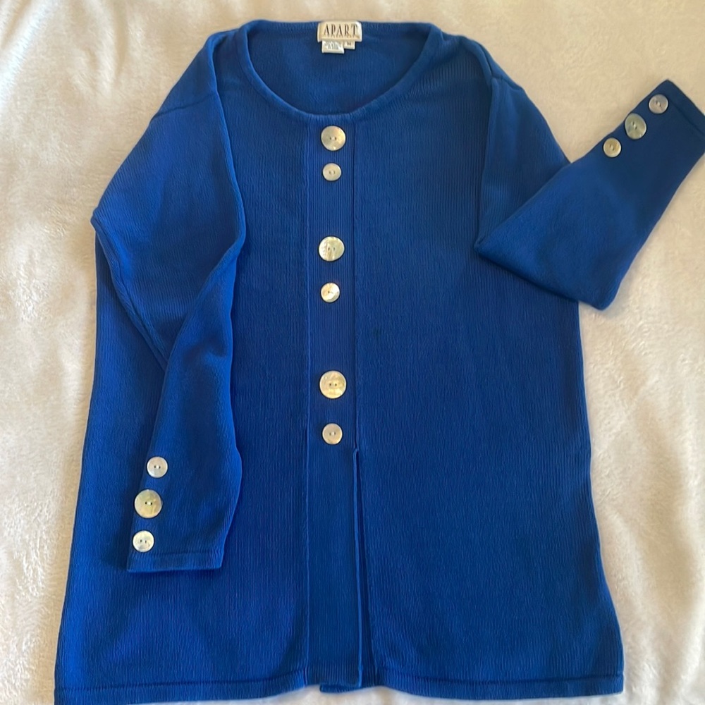 EUC Vintage beautiful blue sweater with mother of pearl buttons